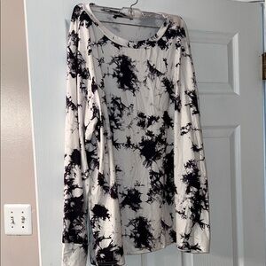Black & White Tie-Dye Long Sleeve Top